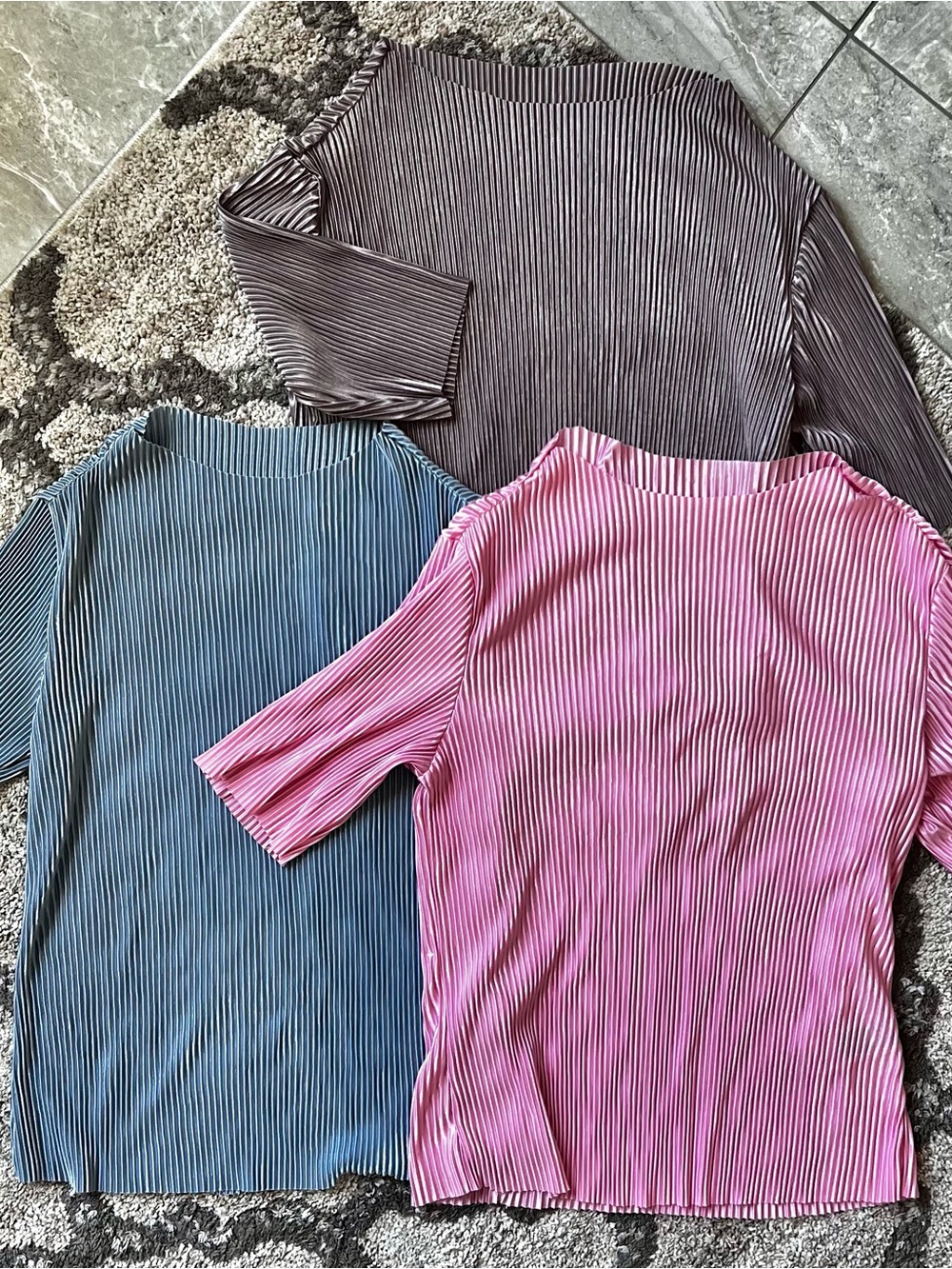 DAZY Pleated Textured Tops Lot of 3 Minimalist Stretch Blouses Size Small - Picture 5 of 9